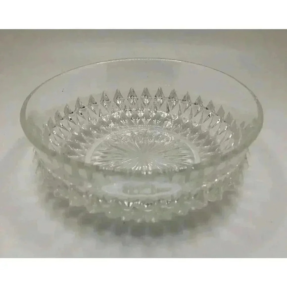 Beautiful Vintage Indiana Glass Bowl Diamond Point Candy Nuts Berry Trinket Dish - Picture 2 of 10